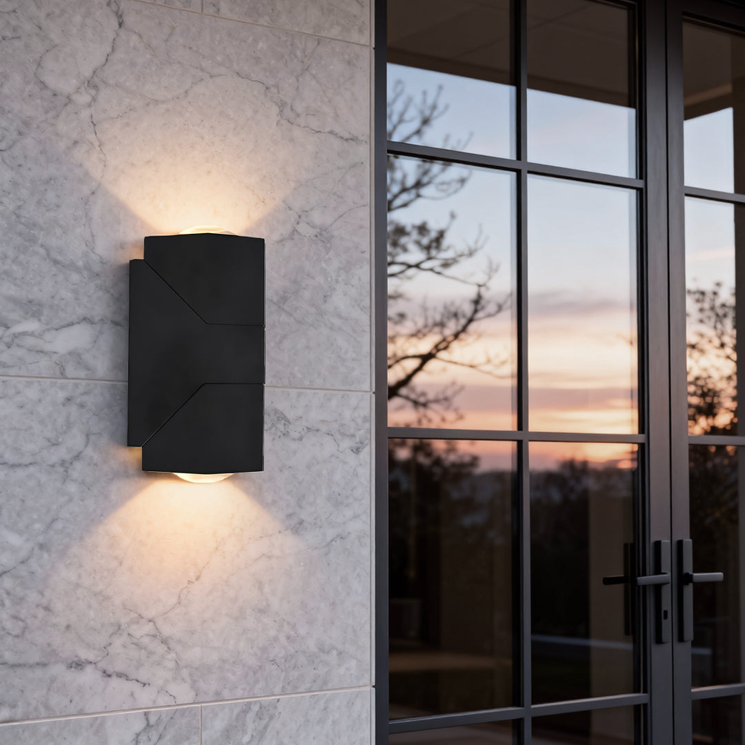 WINCHESTER BLACK WATERPROOF WALL LANTERN WITH ADJUSTABLE BEAM