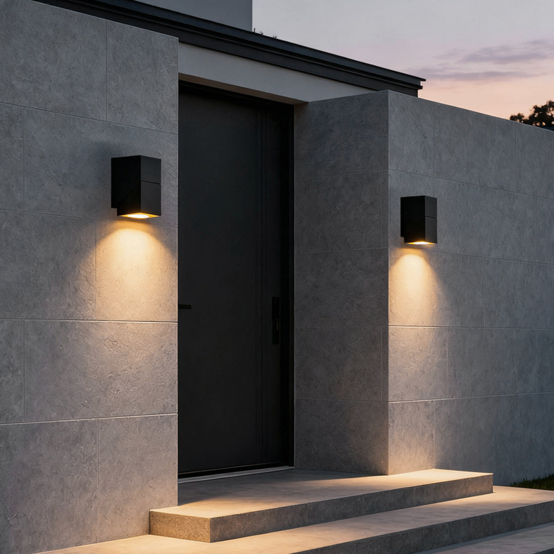 WINCHESTER BLACK WATERPROOF WALL LANTERN WITH ADJUSTABLE BEAM