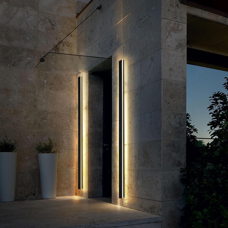 WINDSOR BLACK LINEAR OUTDOOR LIGHTING SCULPTURE