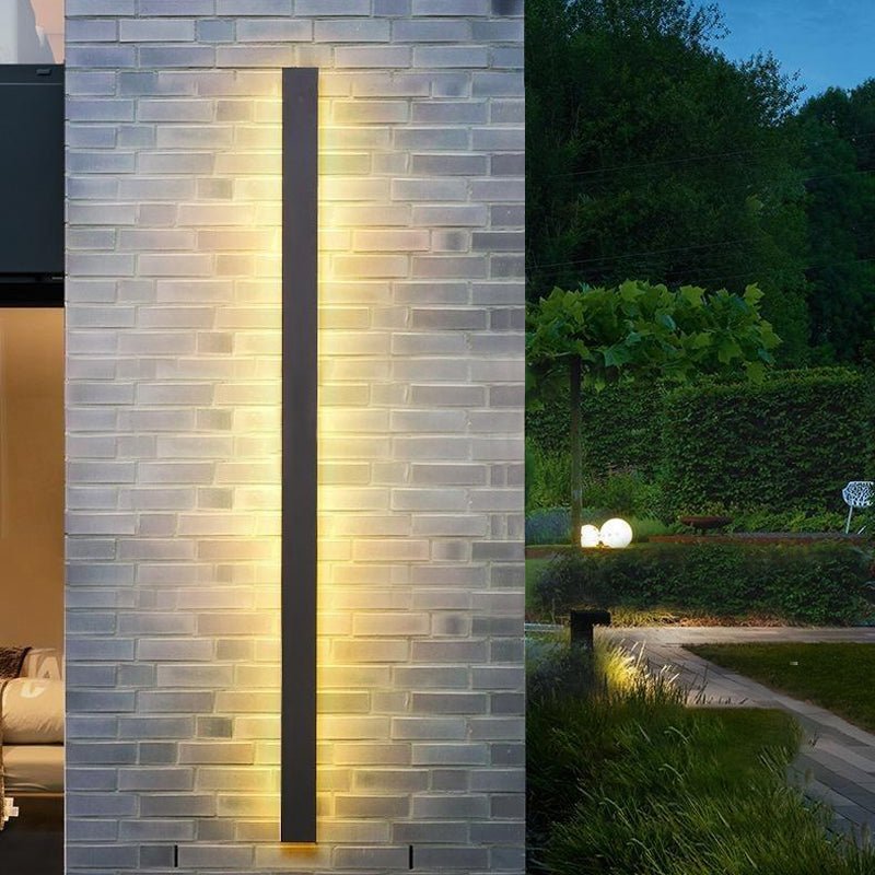 WINDSOR BLACK LINEAR OUTDOOR LIGHTING SCULPTURE