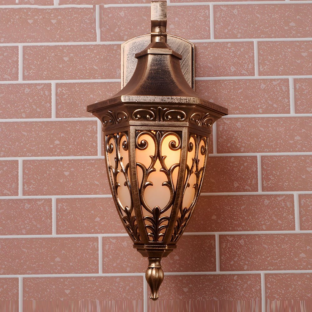 WINTHROP VINTAGE GARDEN WALL LANTERN