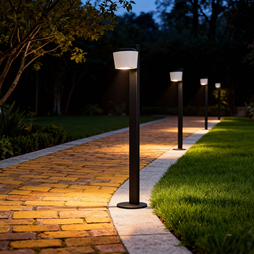 WINDSOR GARDEN PATHWAY ILLUMINATOR IN ANODIZED ALUMINUM