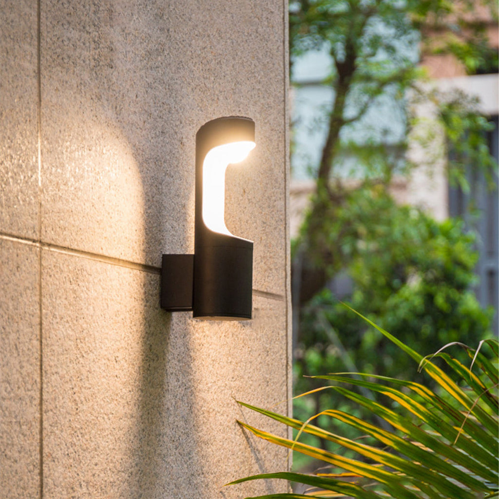 THORNBURY RAINPROOF OUTDOOR WALL LANTERN