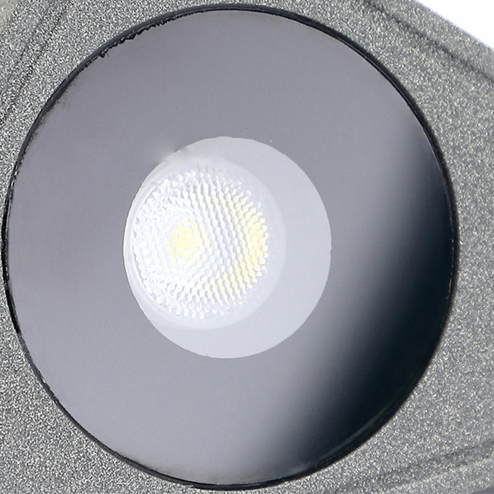 WINTHORPE TRIANGULAR OUTDOOR STEP ILLUMINATOR