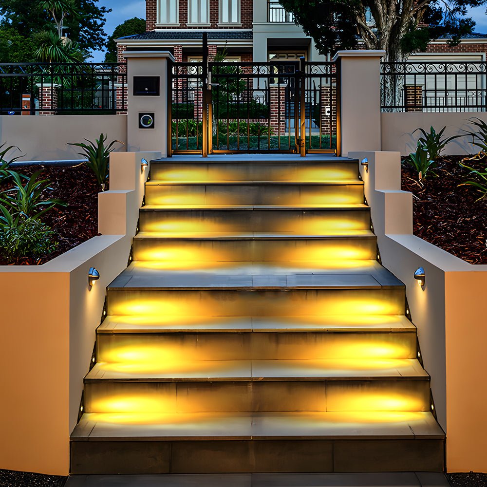 WINTHORPE TRIANGULAR OUTDOOR STEP ILLUMINATOR