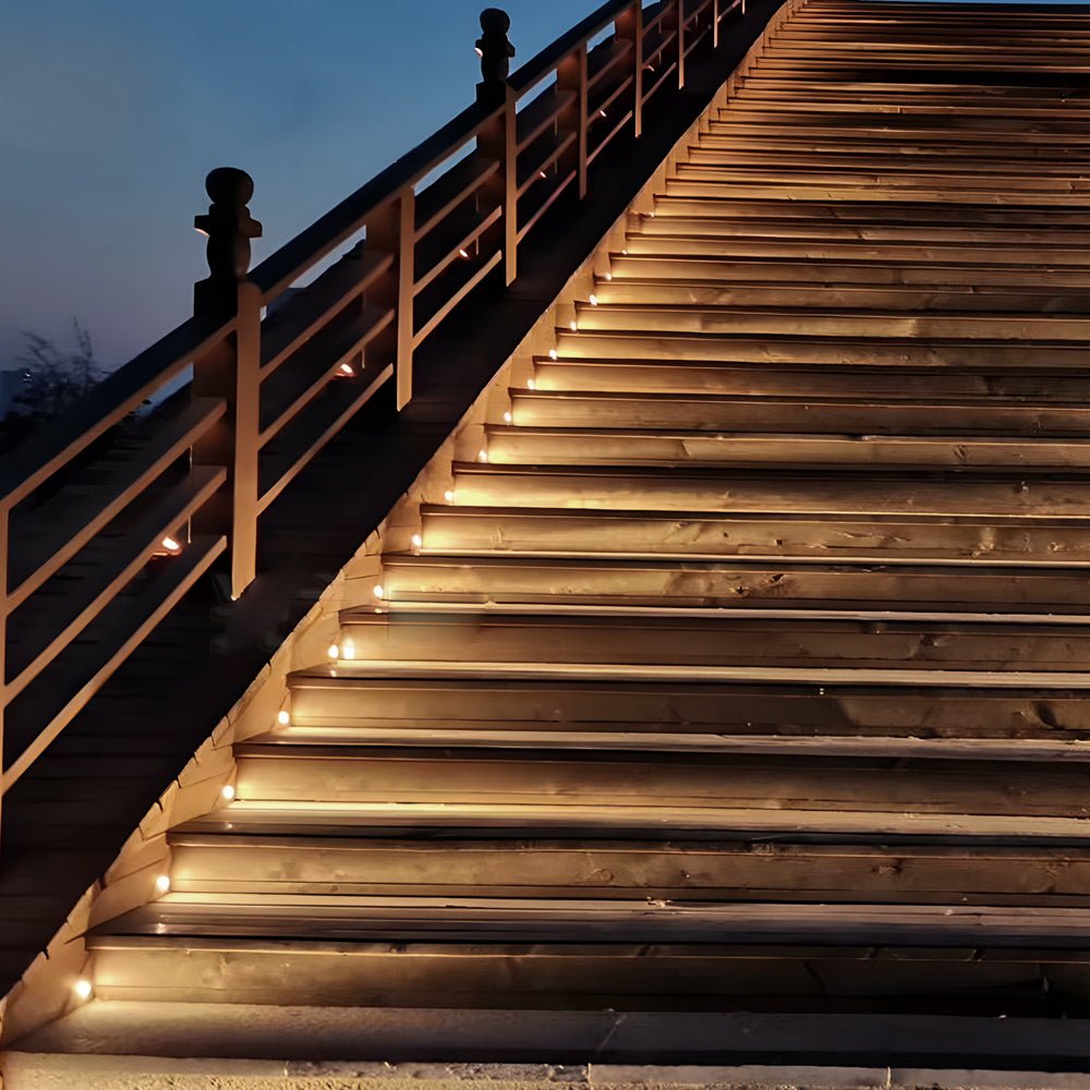 WINTHORPE TRIANGULAR OUTDOOR STEP ILLUMINATOR
