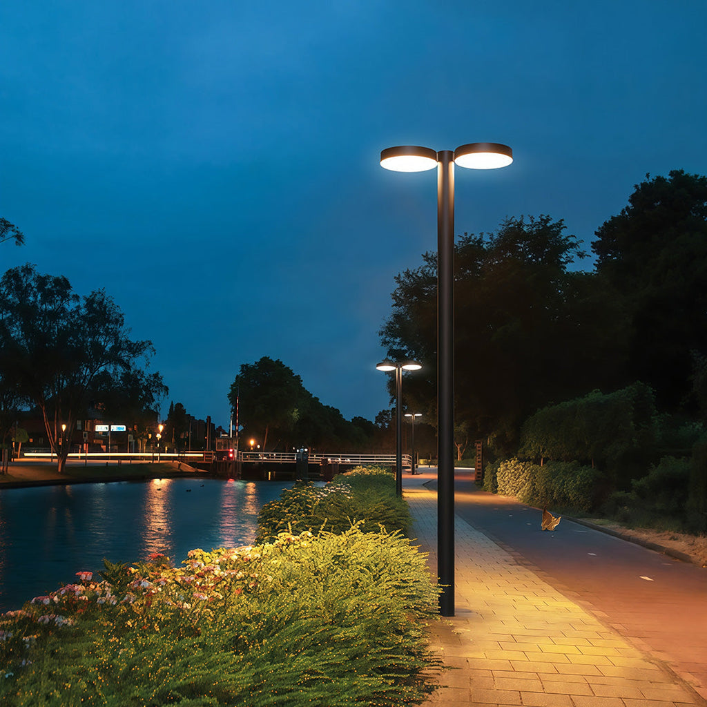 WINTERBOURNE SOLAR-POWERED GARDEN ILLUMINATOR