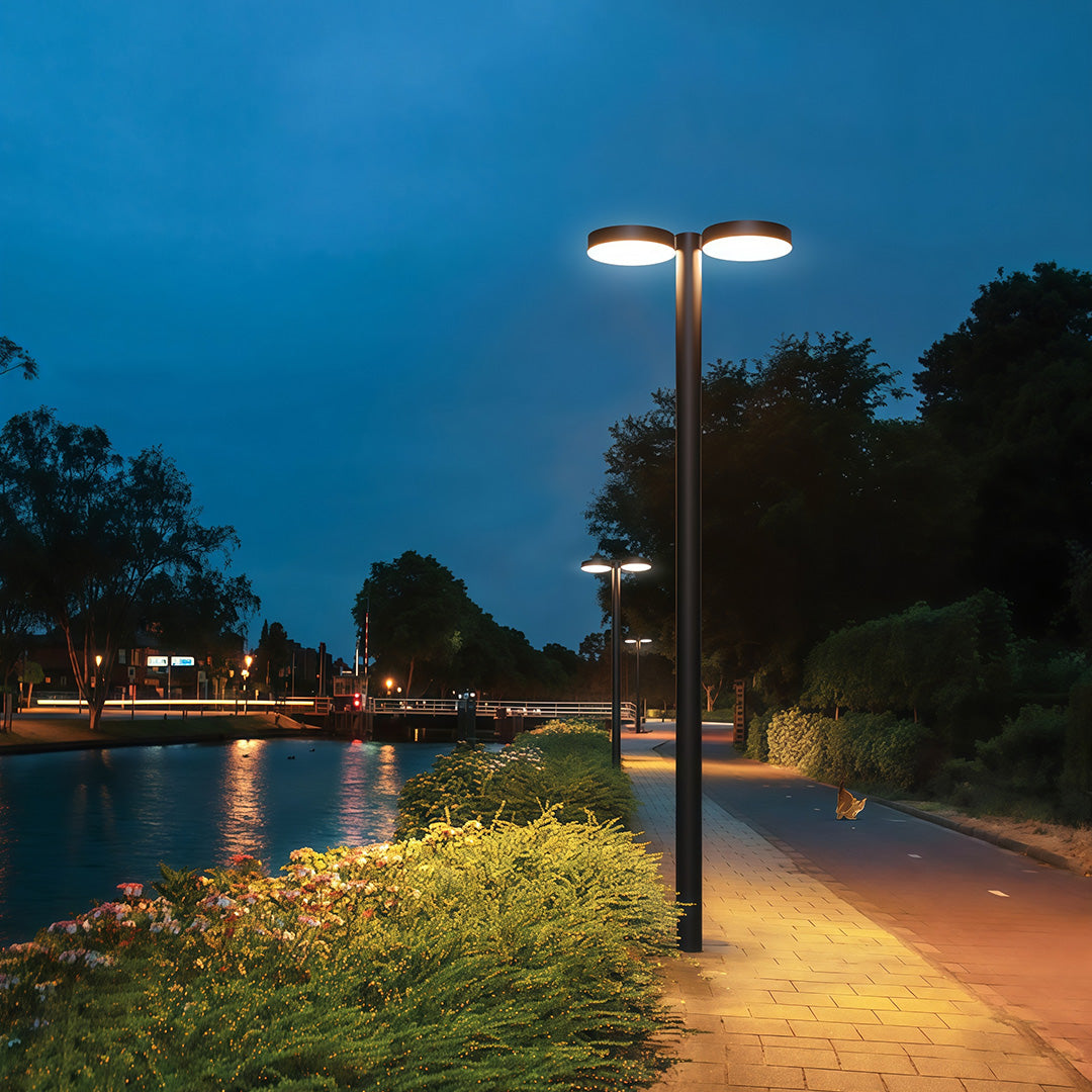 WINTERBOURNE SOLAR-POWERED GARDEN ILLUMINATOR