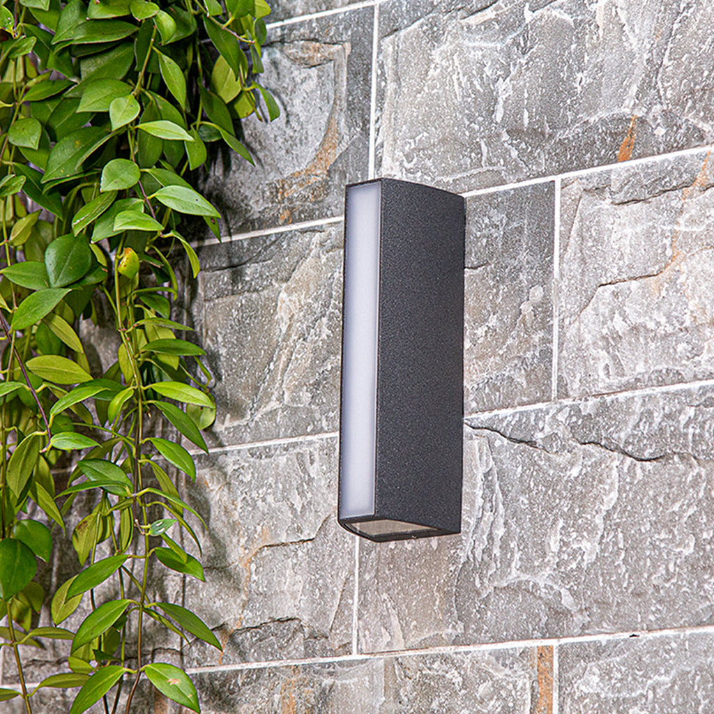 RAVENWOOD MODERN OUTDOOR STRIP LIGHTING FIXTURE