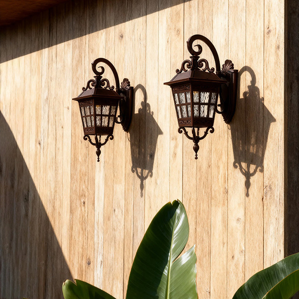 WINDSOR GARDEN SHIELD WALL SCONCE