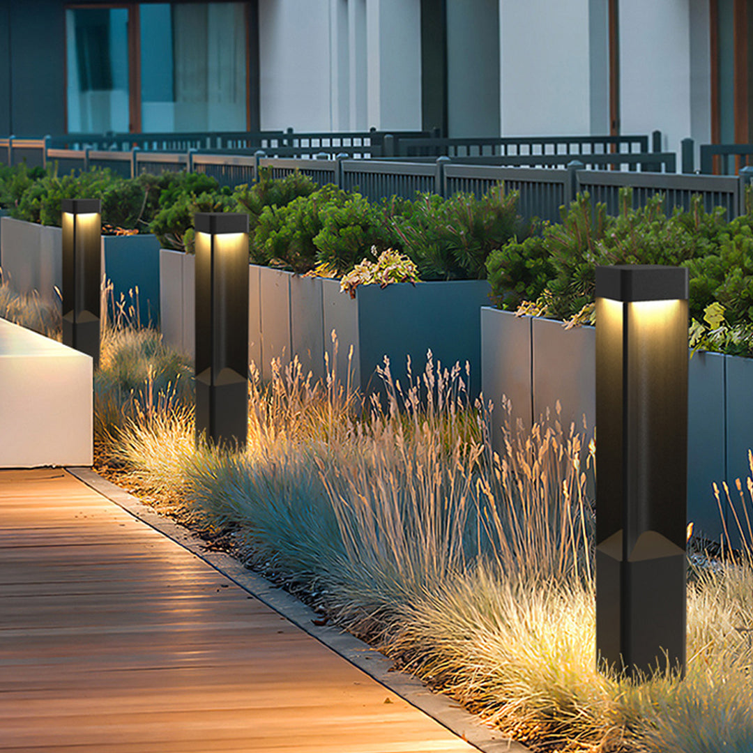 WINDSOR GARDEN BOLLARD LIGHTING WITH WEATHERPROOF DESIGN