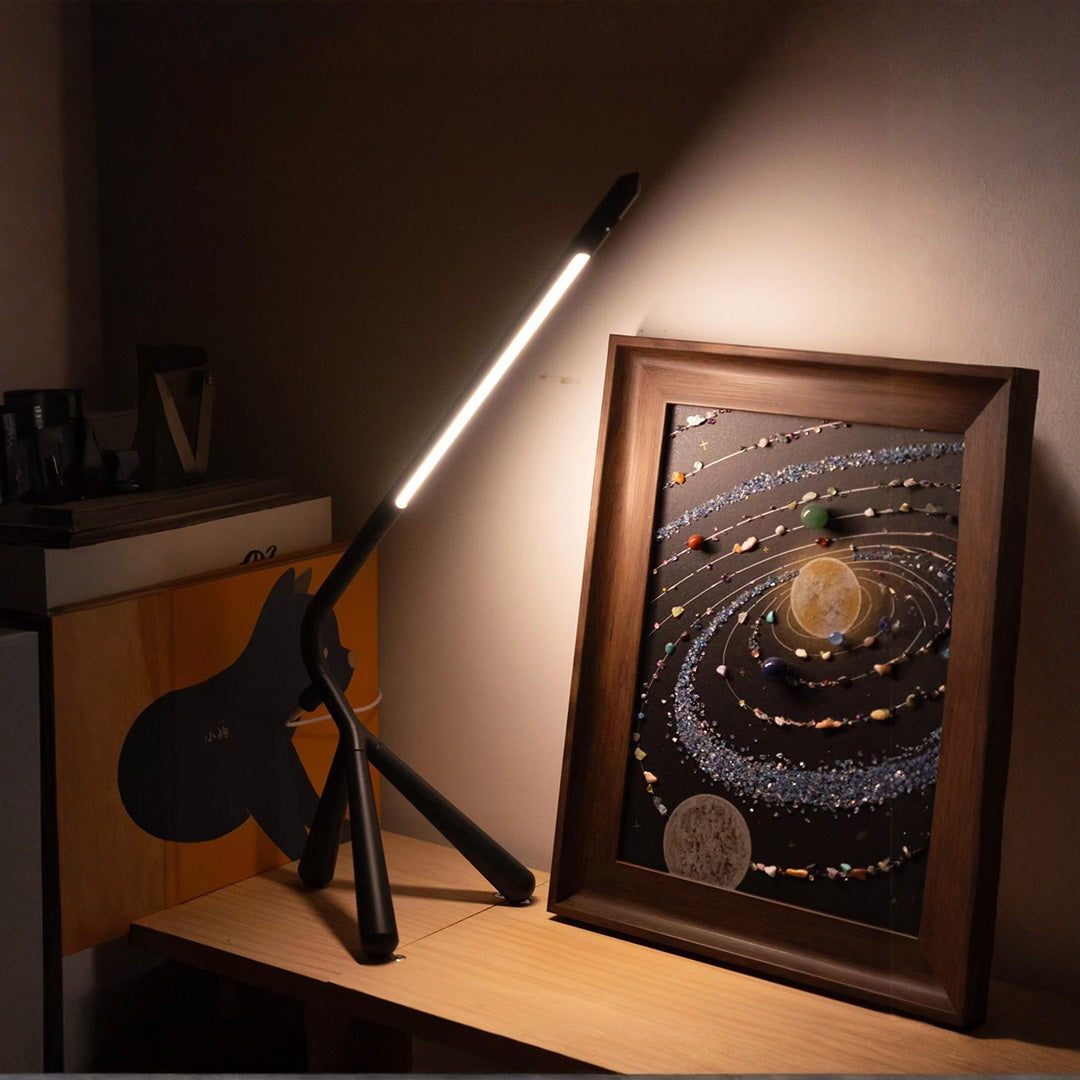 THISTLEWOOD TRIPOD LED LAMP WITH ROTATABLE SHADE