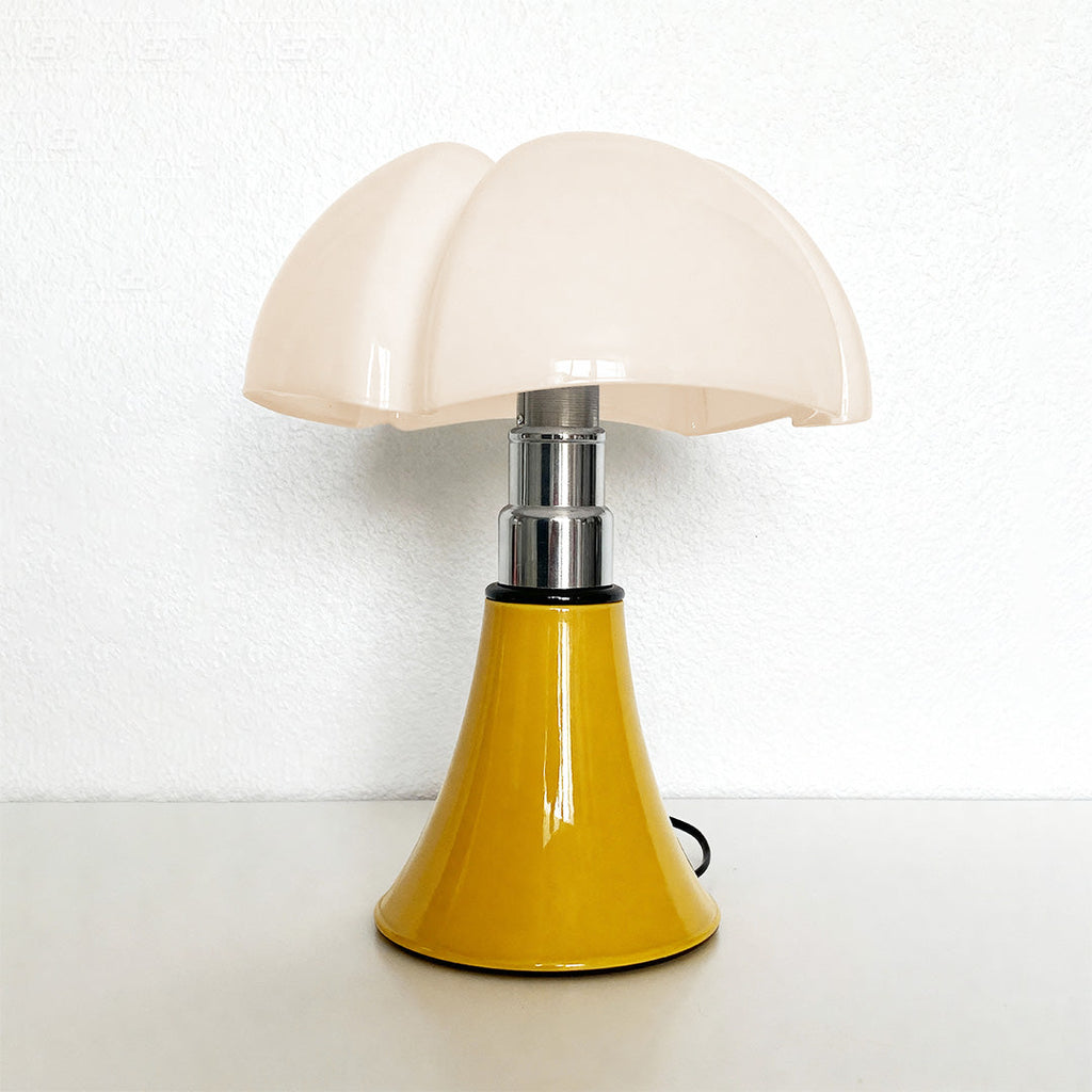 VINCENT IRON ARTISAN TABLE LAMP WITH ITALIAN INSPIRATION